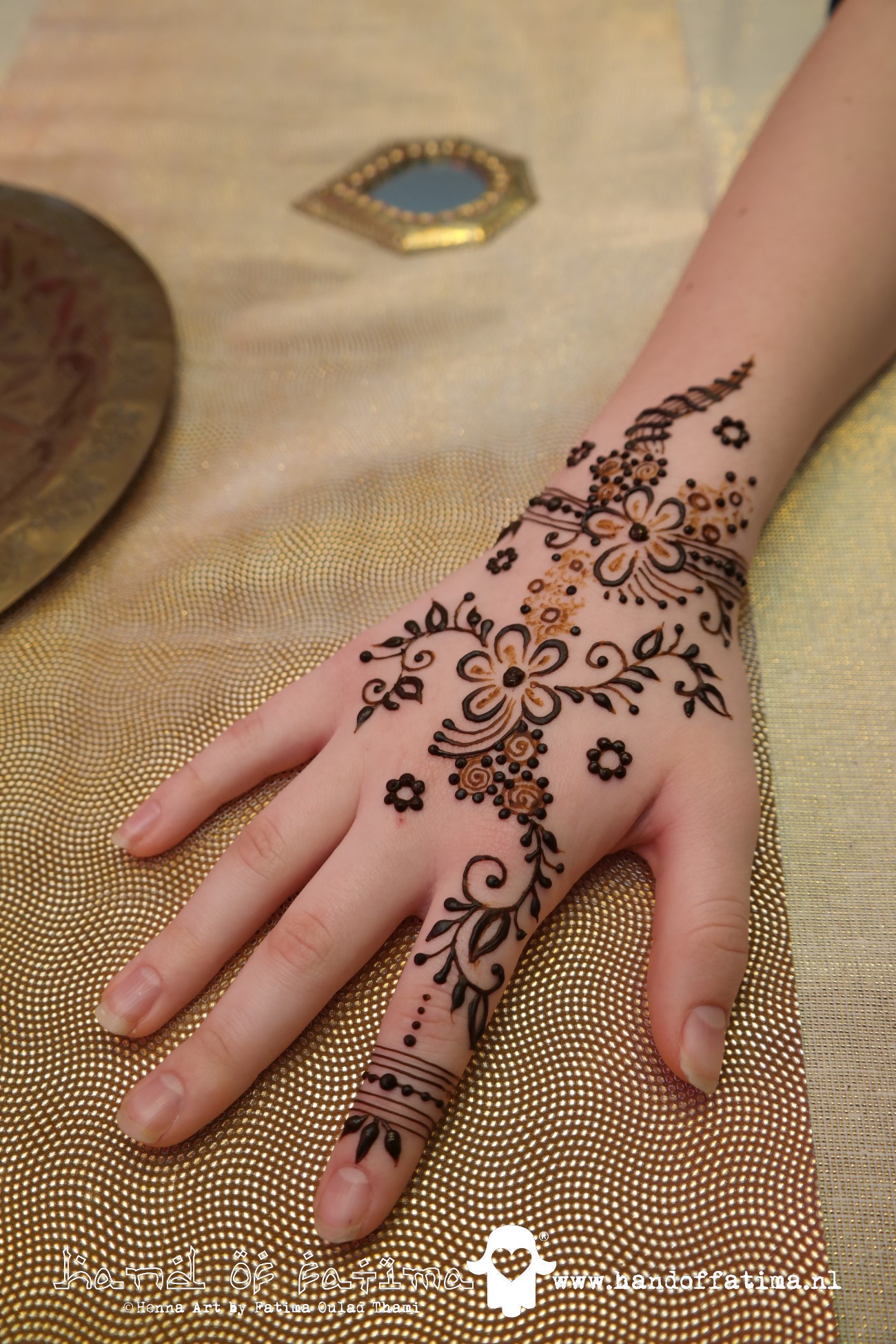 henna hand of fatima khaliji intuitief design