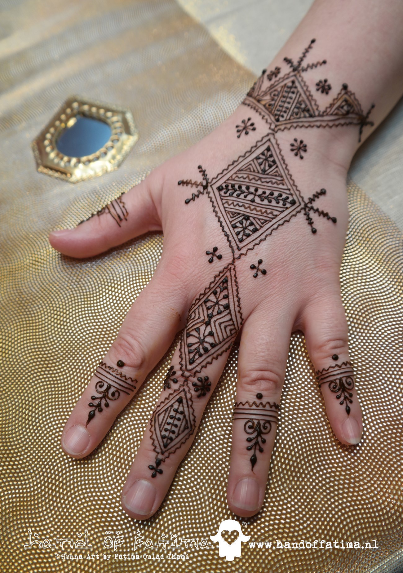 henna hand of fatima hennaversiering fessi freestyle